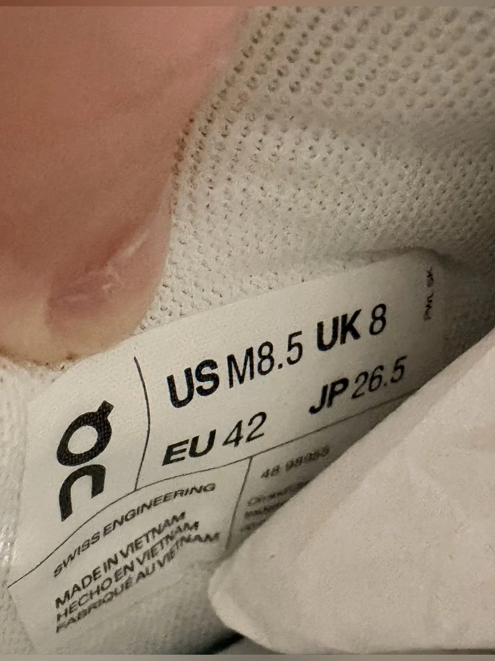 On NWB Roger Clubhouse Tennis Shoe, men’s 8.5
